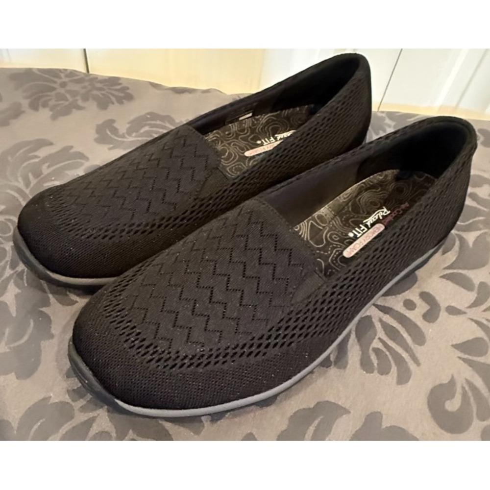 Skechers 49244 Women's 10 Black Slip On Air Cooled Memory Foam Relaxed Fit